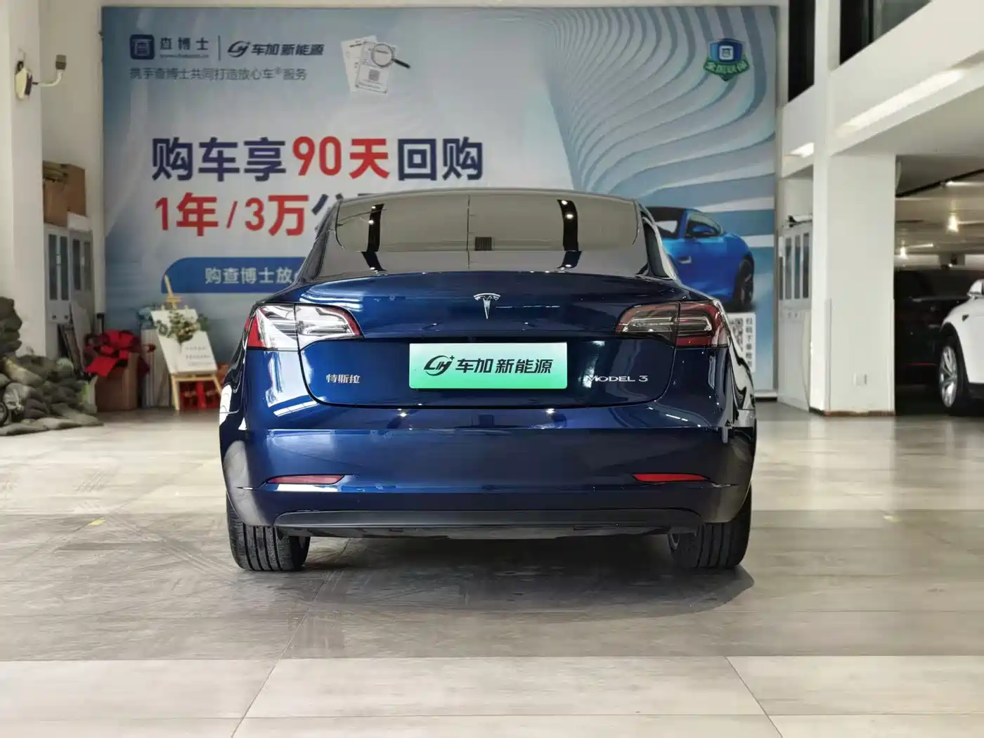 TESLA MODEL 3