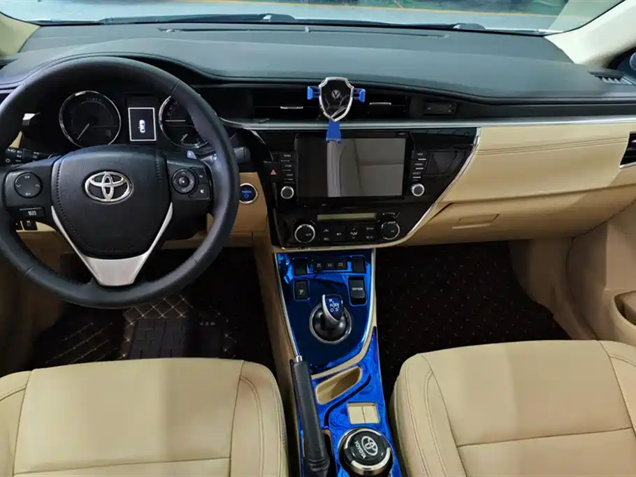 Toyota Corolla 2016 Dual Hybrid 1.8L E-CVT Elite Edition фото 12