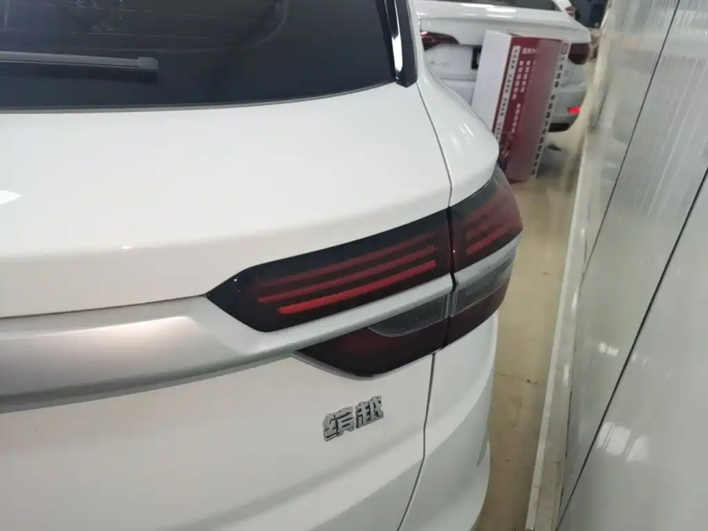 Фото 8 - Geely Coolray