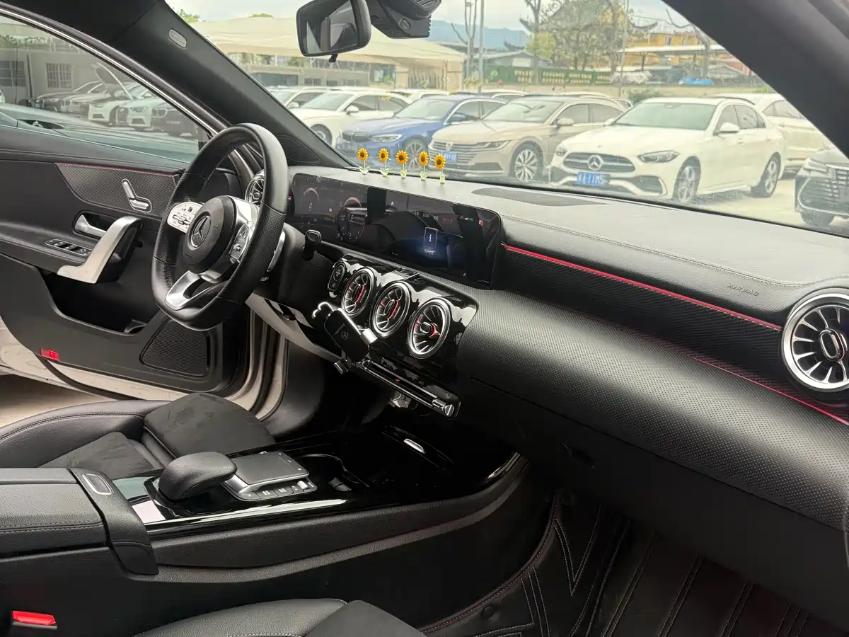 Mercedes-Benz A-Class 2021 A 200 L Sport Sedan Dynamic Type фото 10