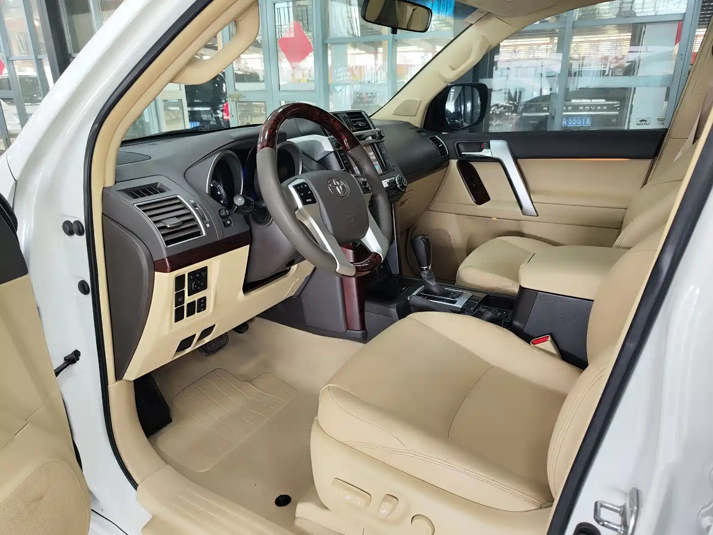 Toyota Prado 2014 4.0L Automatic TX-L фото 9