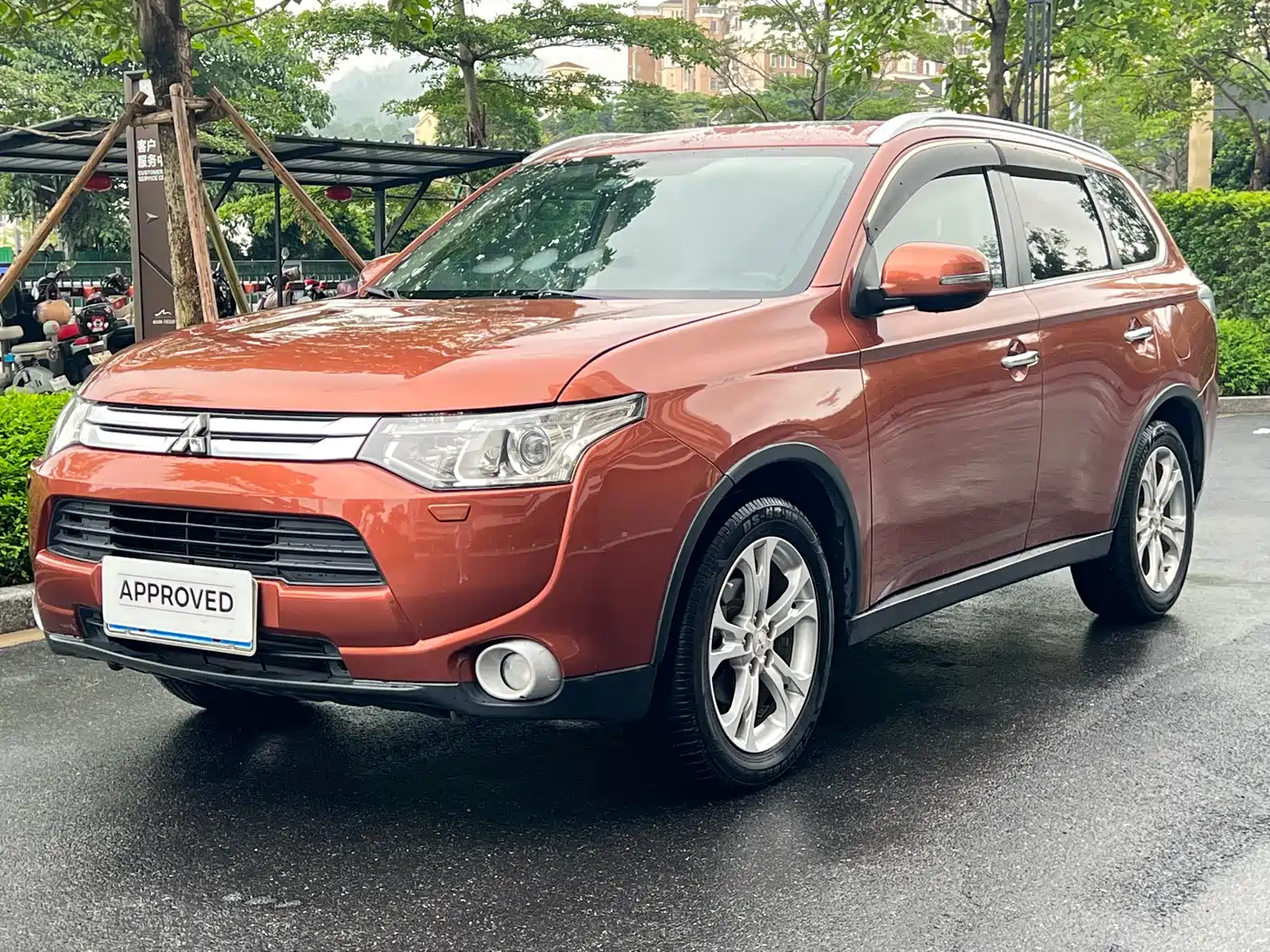 Mitsubishi Outlander (Import) 2014 2.4L 4WD Luxury Value Edition 5-seater