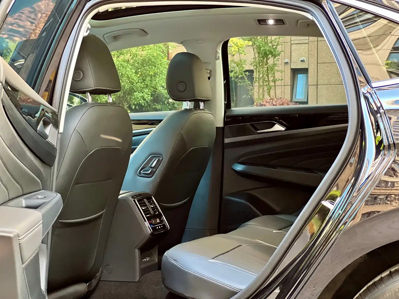 Volkswagen Passat 2023 Facelift 330TSI Starlight Elite Edition фото 16