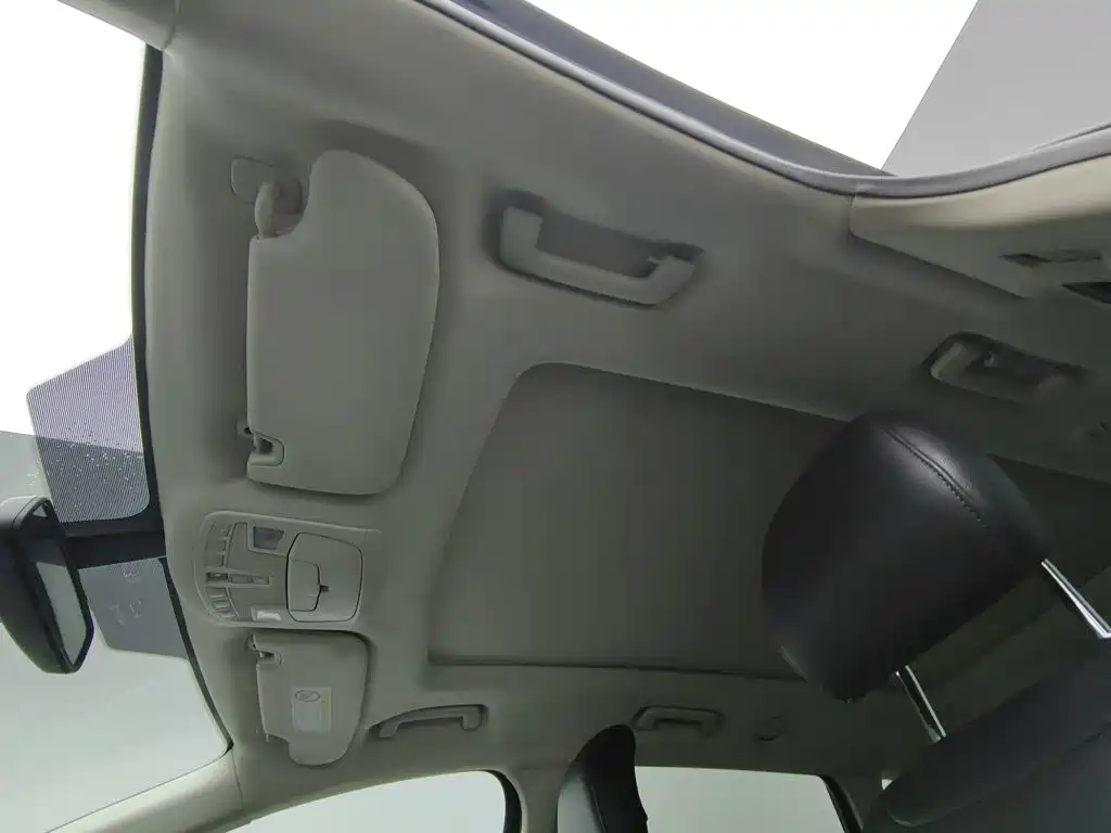 Фото 14 - Ford Edge