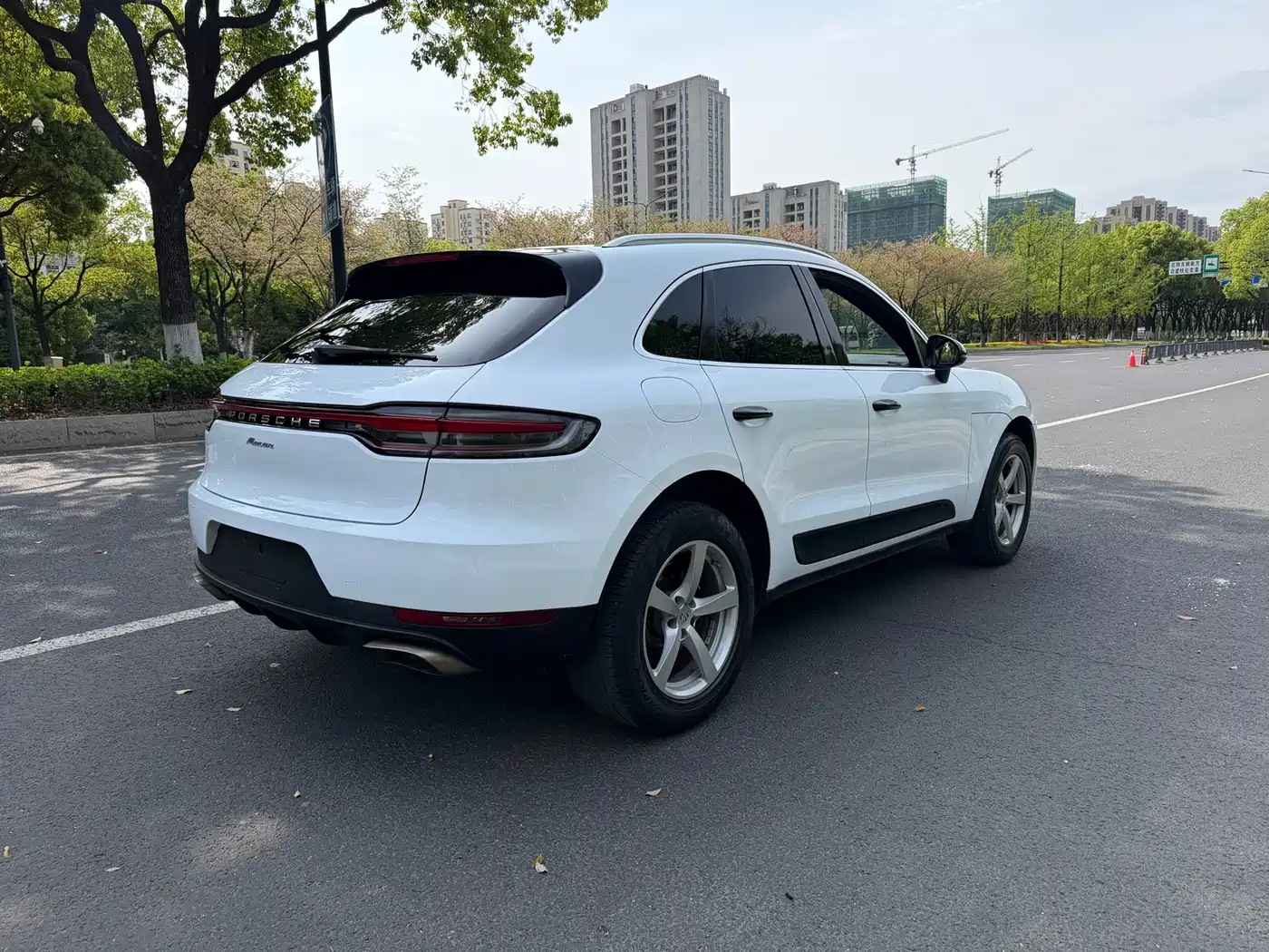PORSCHE MACAN
