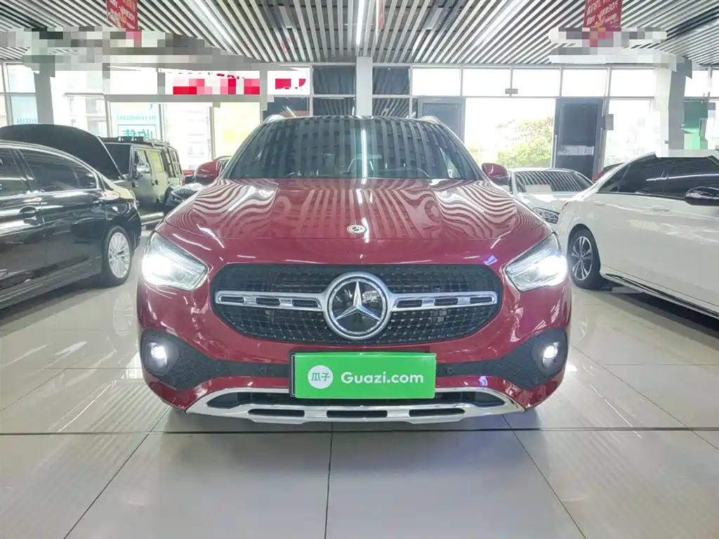 MERCEDES-BENZ GLA