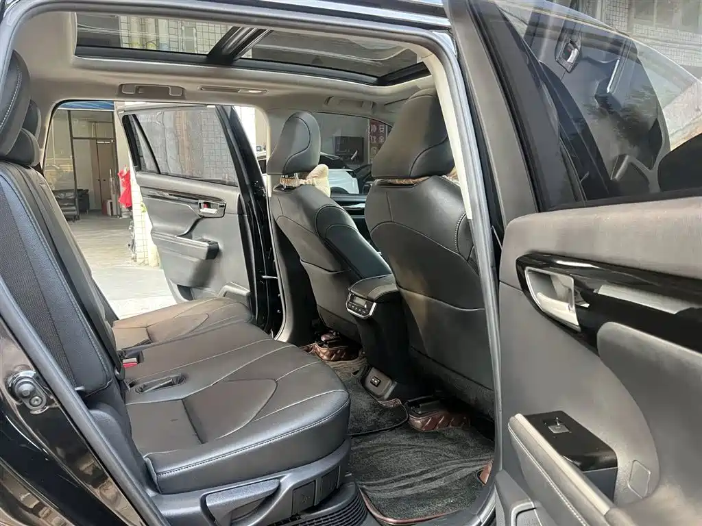 TOYOTA HIGHLANDER