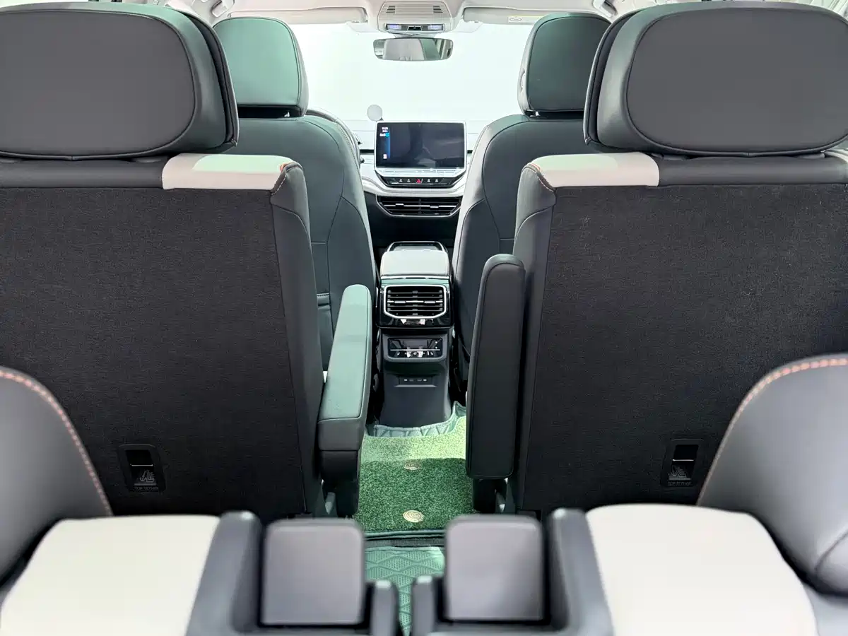 VOLKSWAGEN ID.6 CROZZ