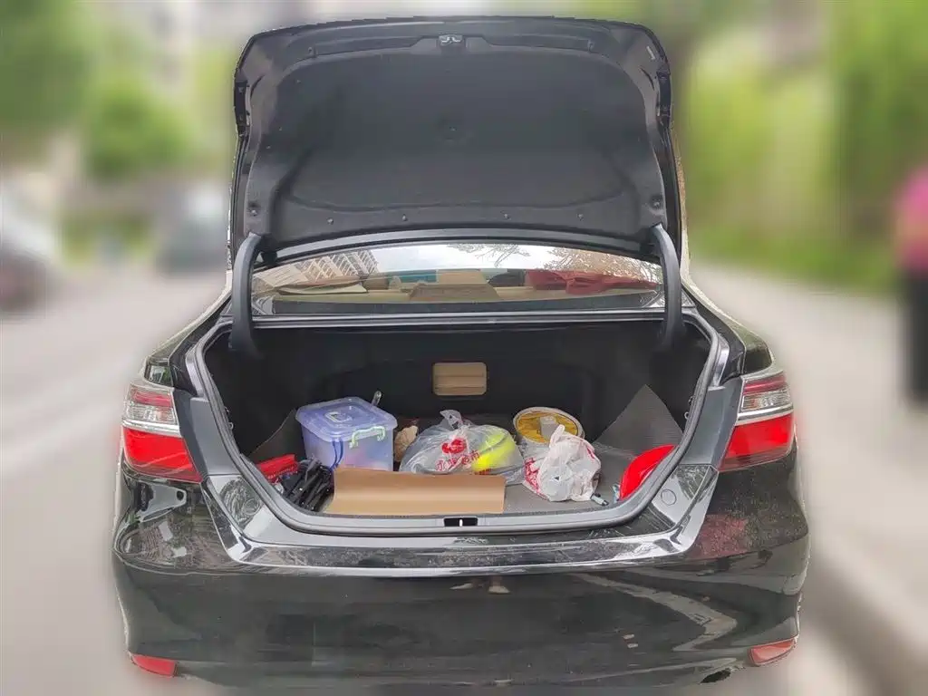 Toyota Camry 2015 2.0G Leading Edition фото 16