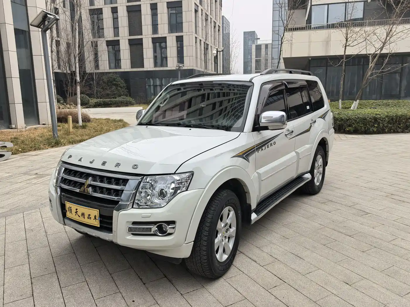 Mitsubishi Pajero (Import) 2016 3.0L Automatic Luxury (China V) фото 8