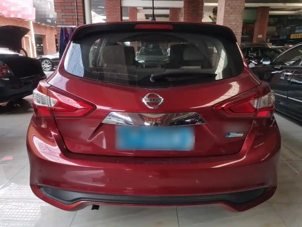 صورة 6 - Nissan Tiida
