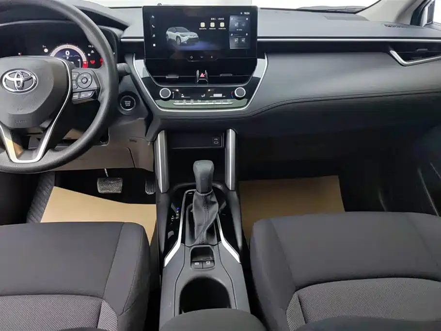 Toyota Frontlander 2023 2.0L CVT Leading Edition фото 13