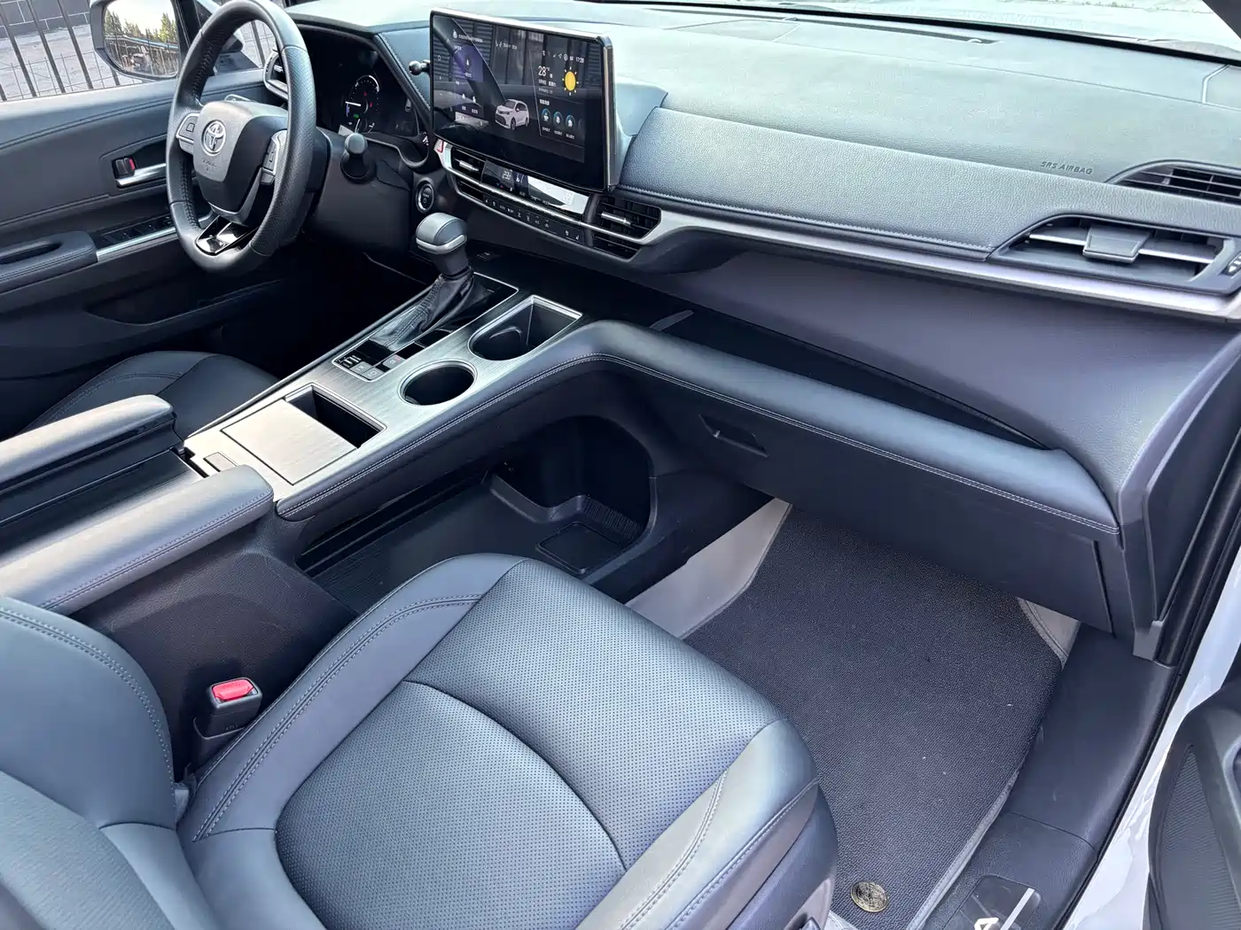 Toyota Sienna 2024 2.5L Hybrid Premium Edition фото 9
