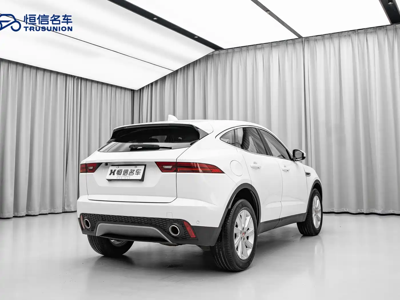 Фото 5 - Jaguar E-PACE
