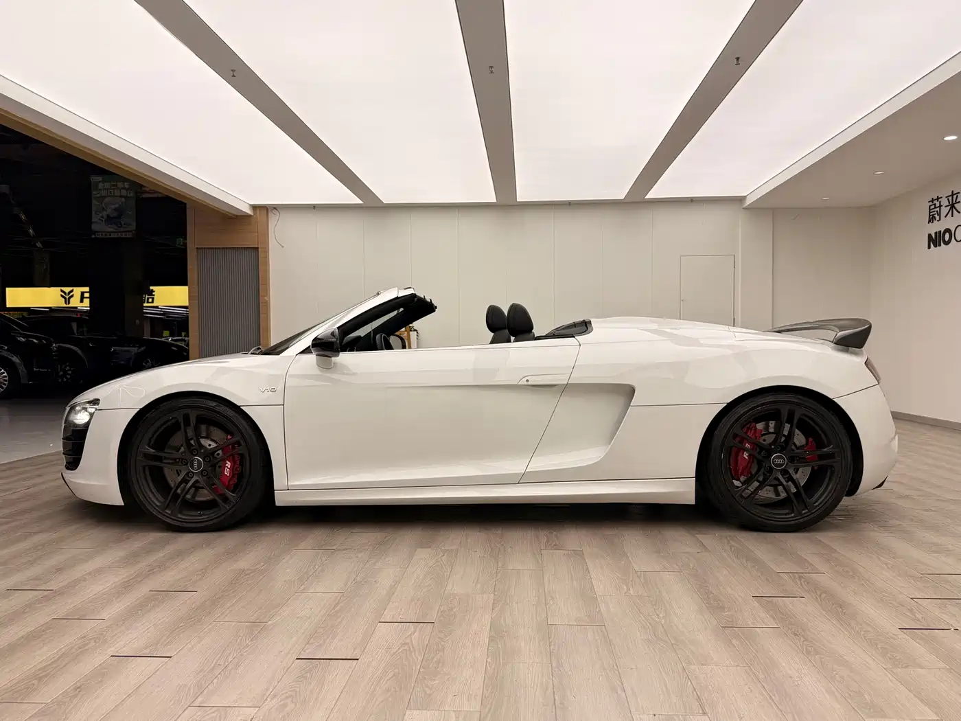Audi R8 2011 Spyder 5.2 FSI quattro фото 6