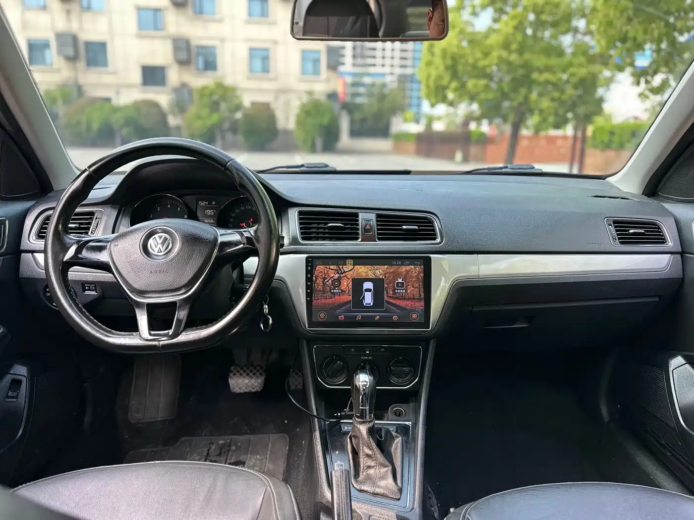 Volkswagen Lavida 2015 1.6L Automatic Comfort Edition фото 12