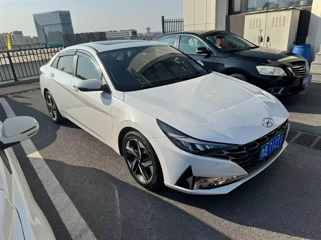 HYUNDAI ELANTRA