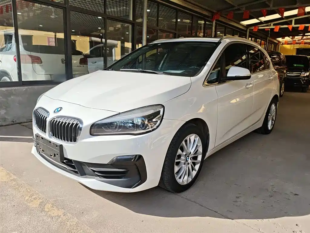 BMW 2 Series Touring 2018 218i Luxury Line фото 2