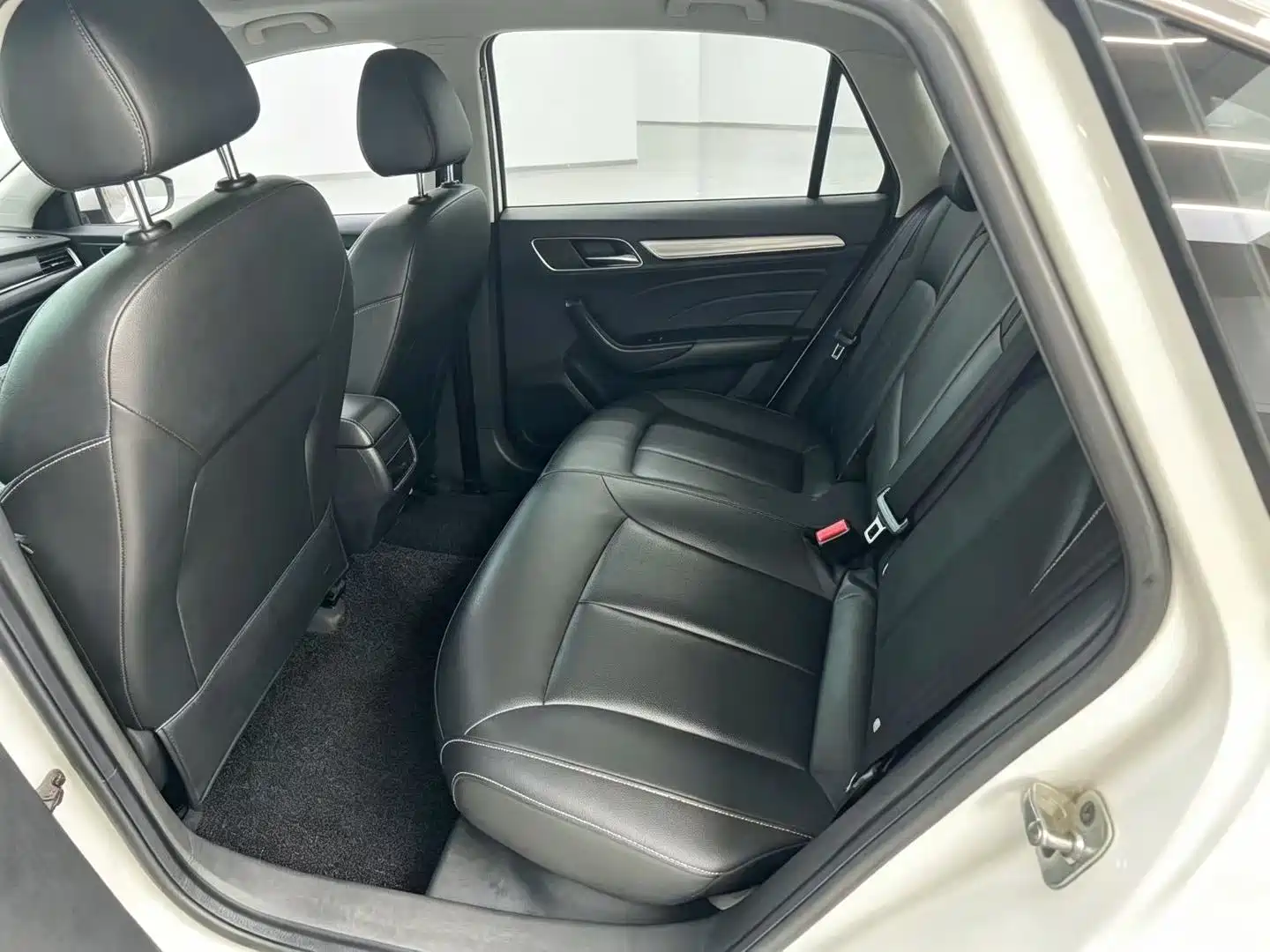 Фото 5 - Roewe i6