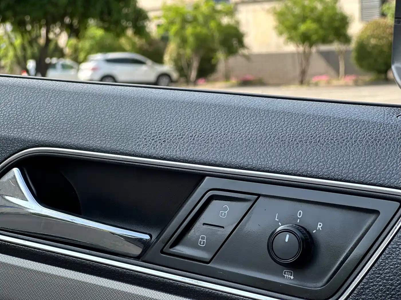 Volkswagen Lavida 2015 1.6L Automatic Comfort Edition фото 17