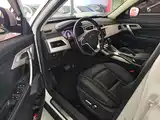Фото 16 - Geely Atlas