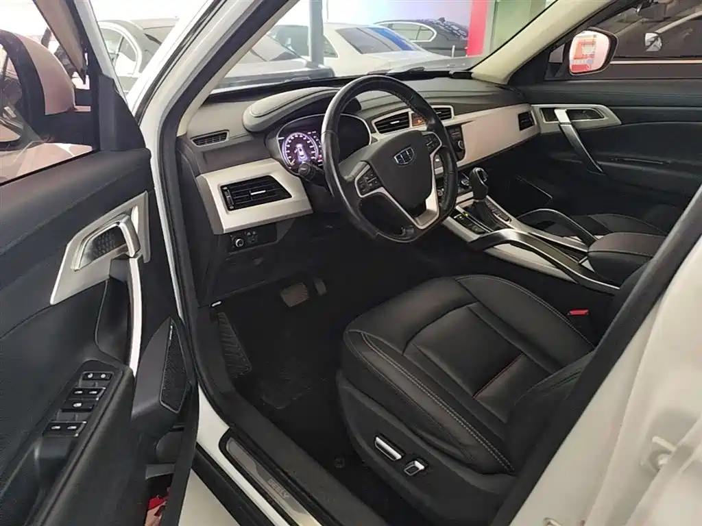 Фото 16 - Geely Atlas