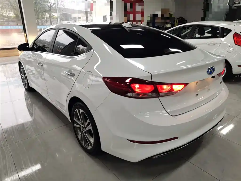Hyundai Elantra 2016 Model 1.6L Automatic Smart Elite фото 5