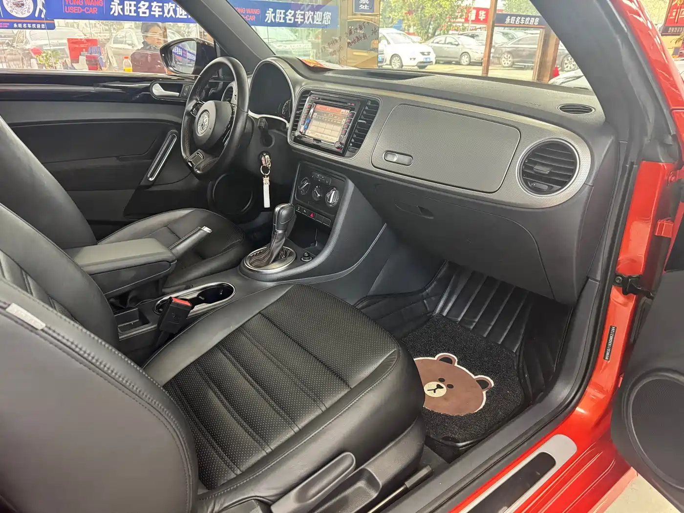 Volkswagen Beetle 2016 Model 180TSI Club Edition фото 4