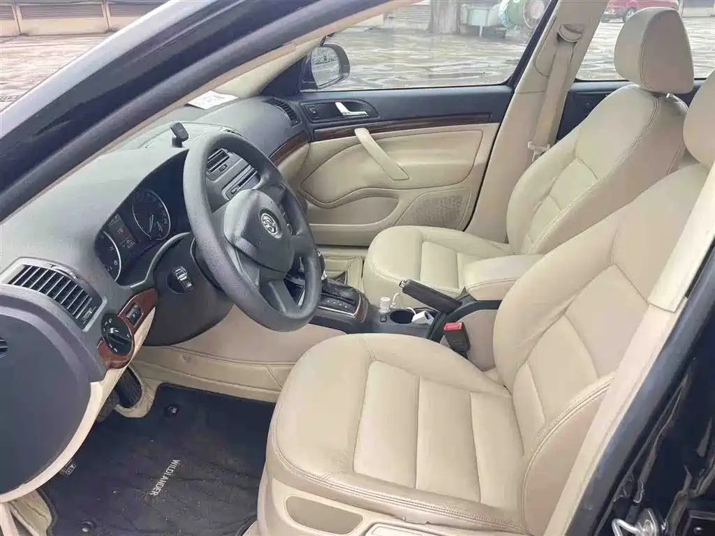 Škoda Octavia 2012 1.4TSI DSG Yizun Edition фото 4