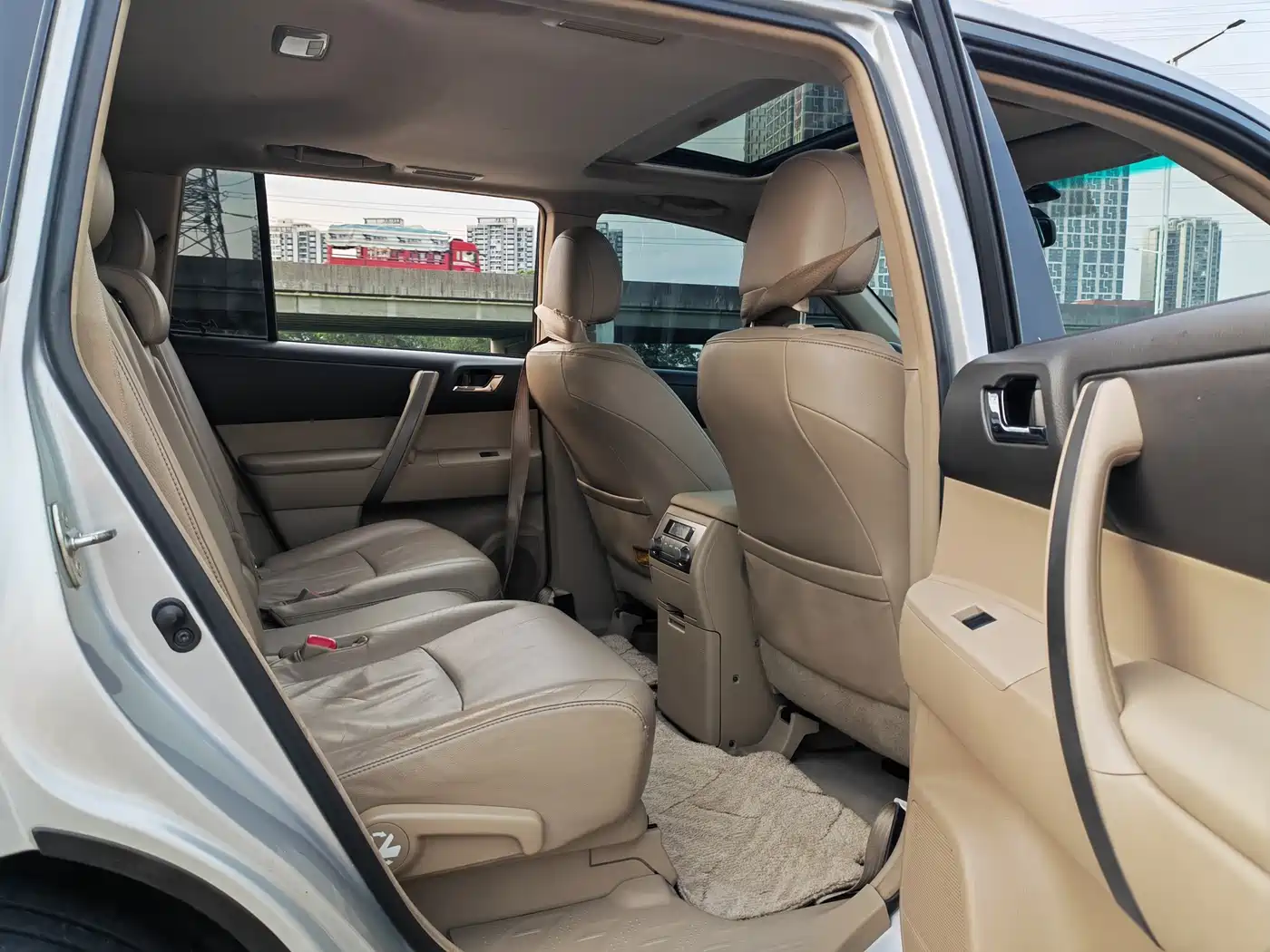 Toyota Highlander 2011 2.7L 2WD 7-seat Luxury фото 14