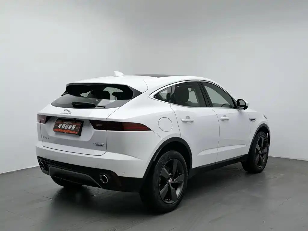 Фото 2 - Jaguar E-PACE