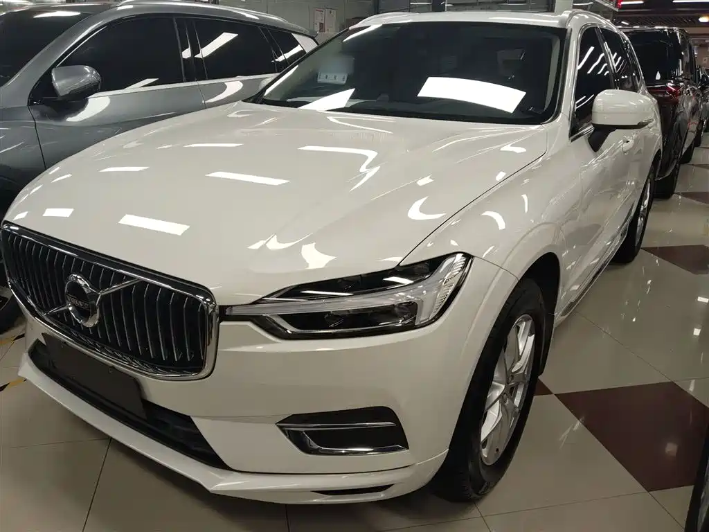 Volvo XC60 2021 T5 AWD Momentum