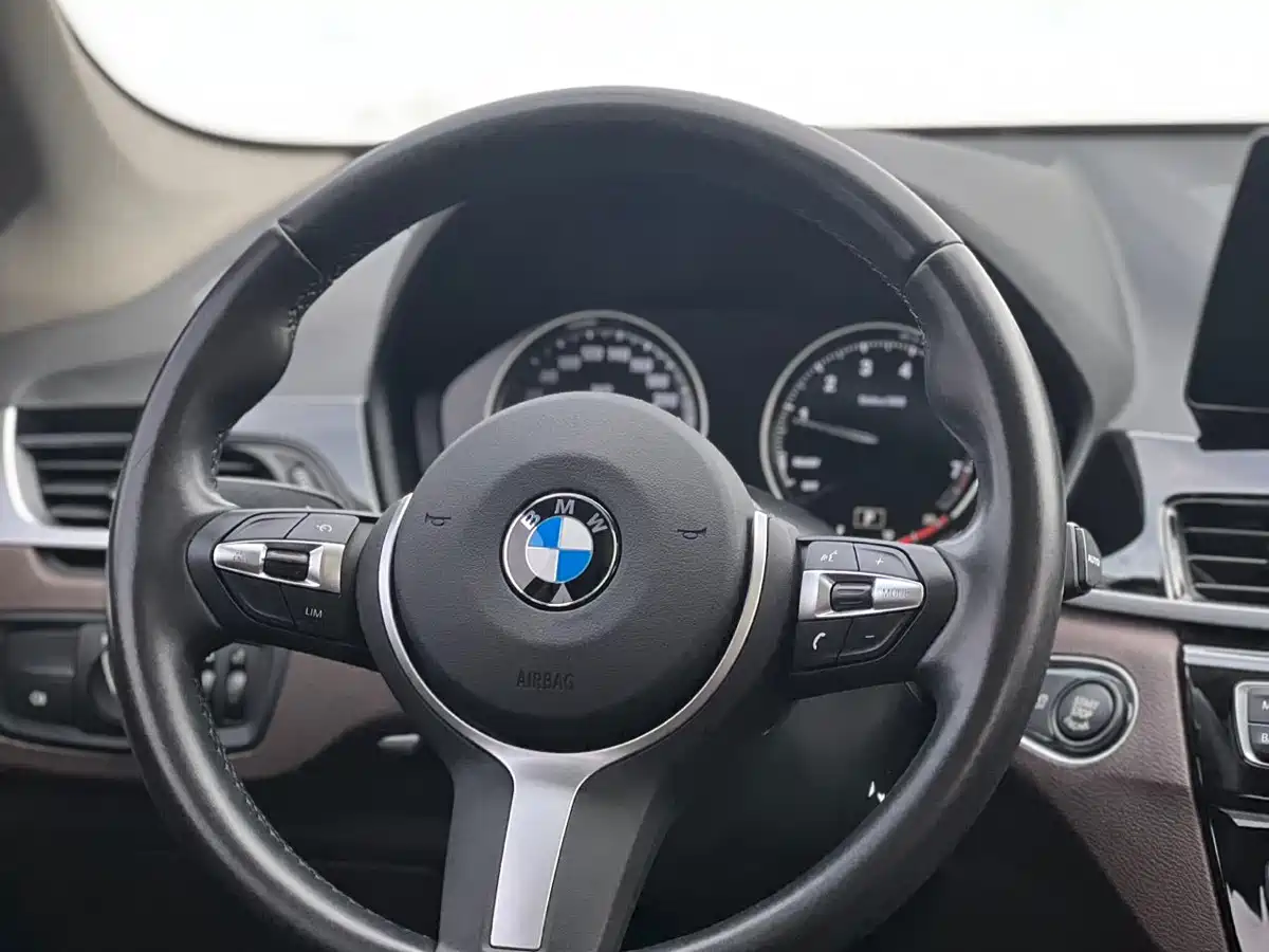 BMW X1 2022 sDrive25Li Leading фото 10