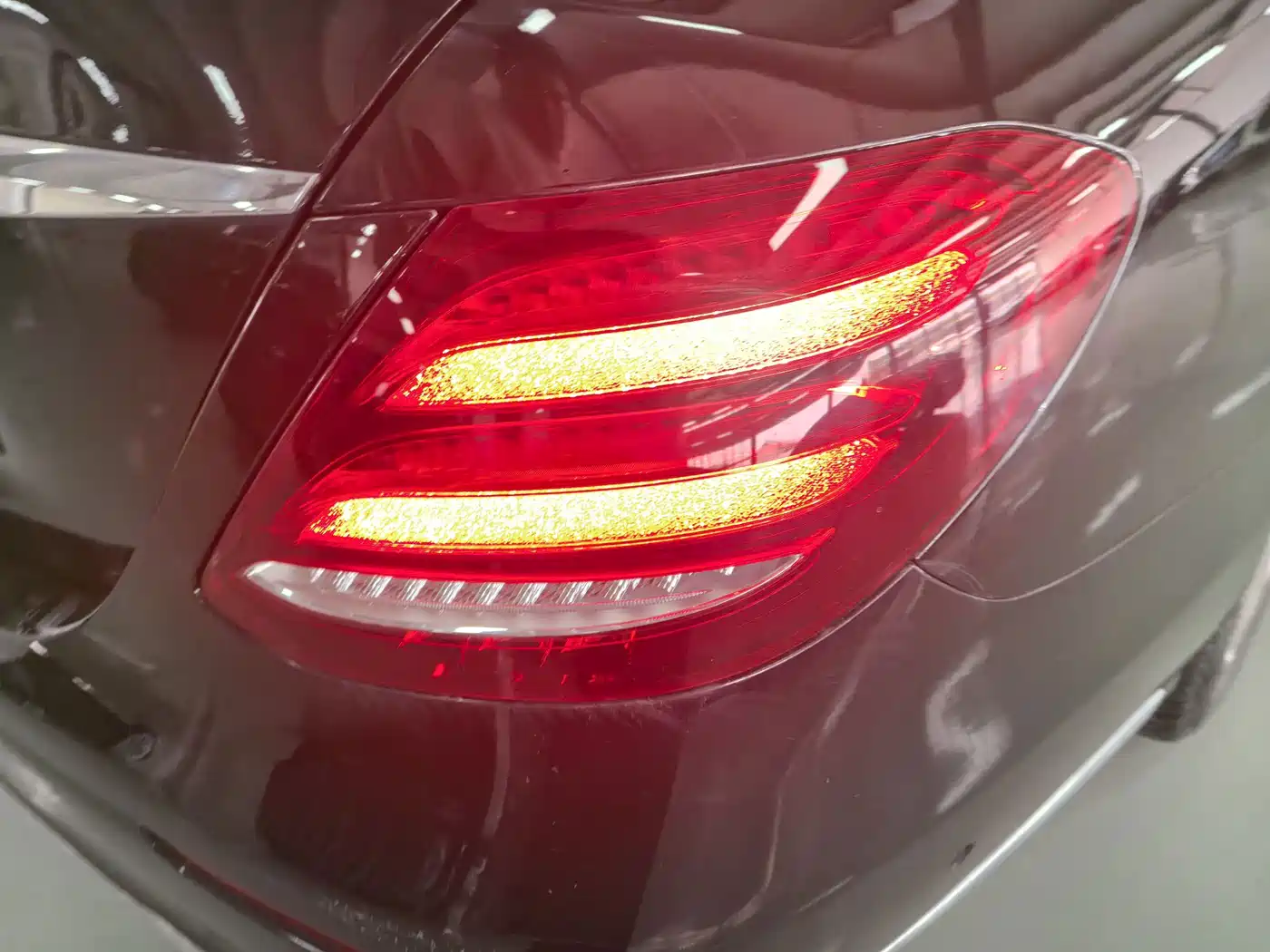 Фото 24 - Mercedes-Benz E-Class