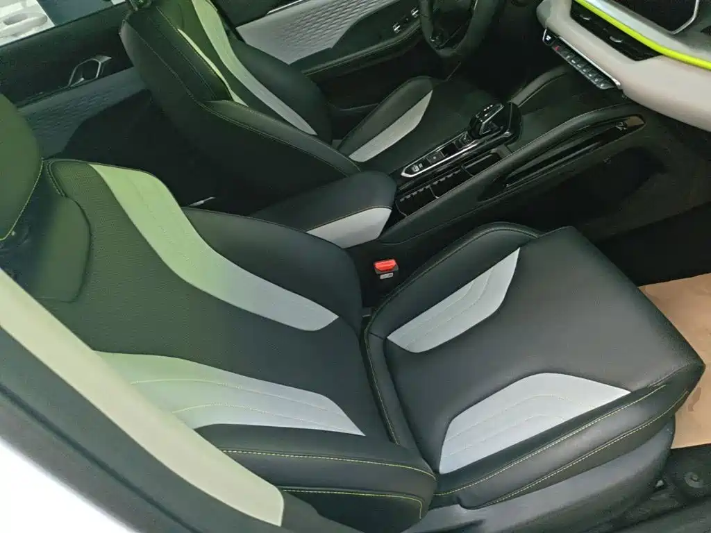 Фото 25 - Geely Coolray