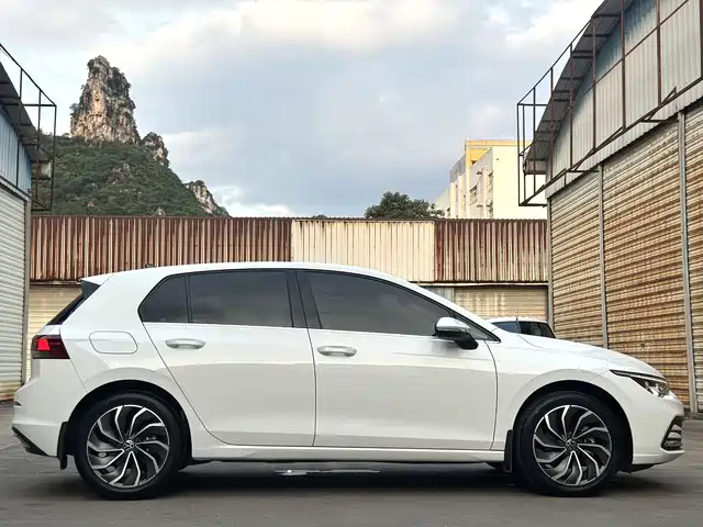 Volkswagen Golf 2023 Facelift 280TSI DSG Pro — фото 5