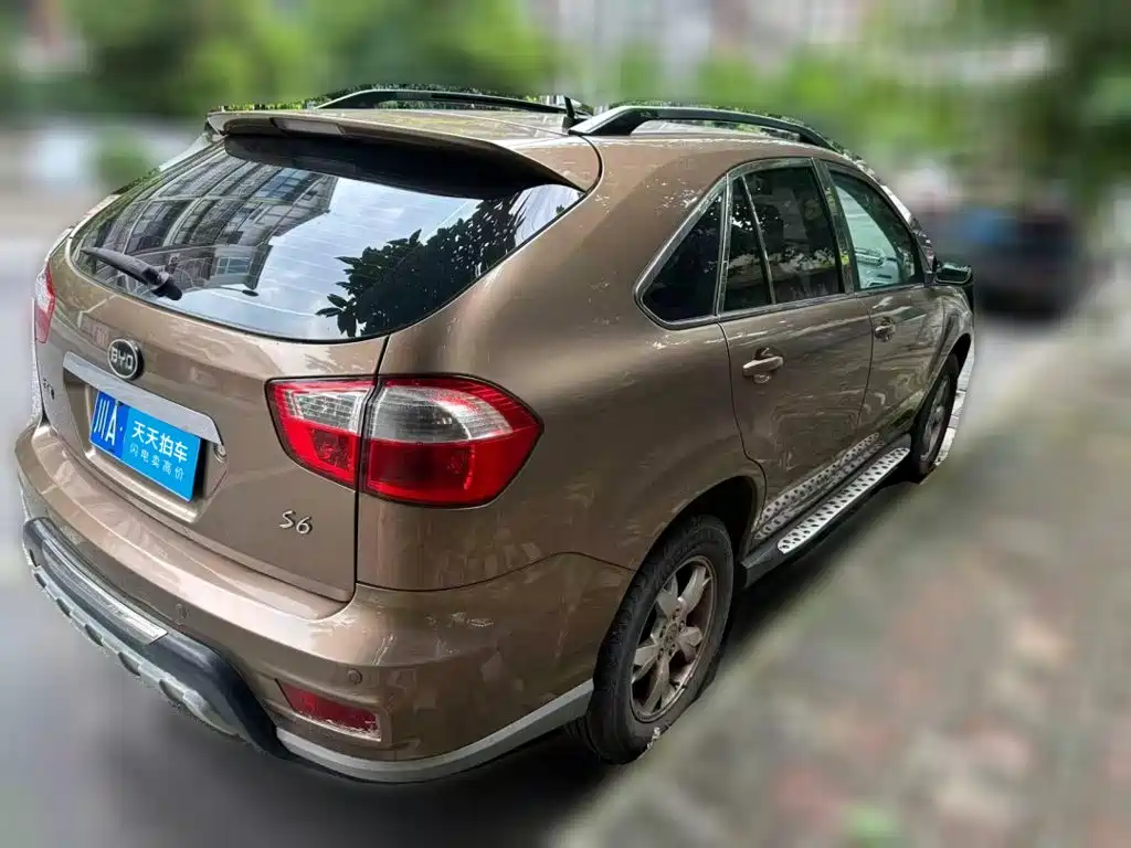 Фото 2 - BYD S6