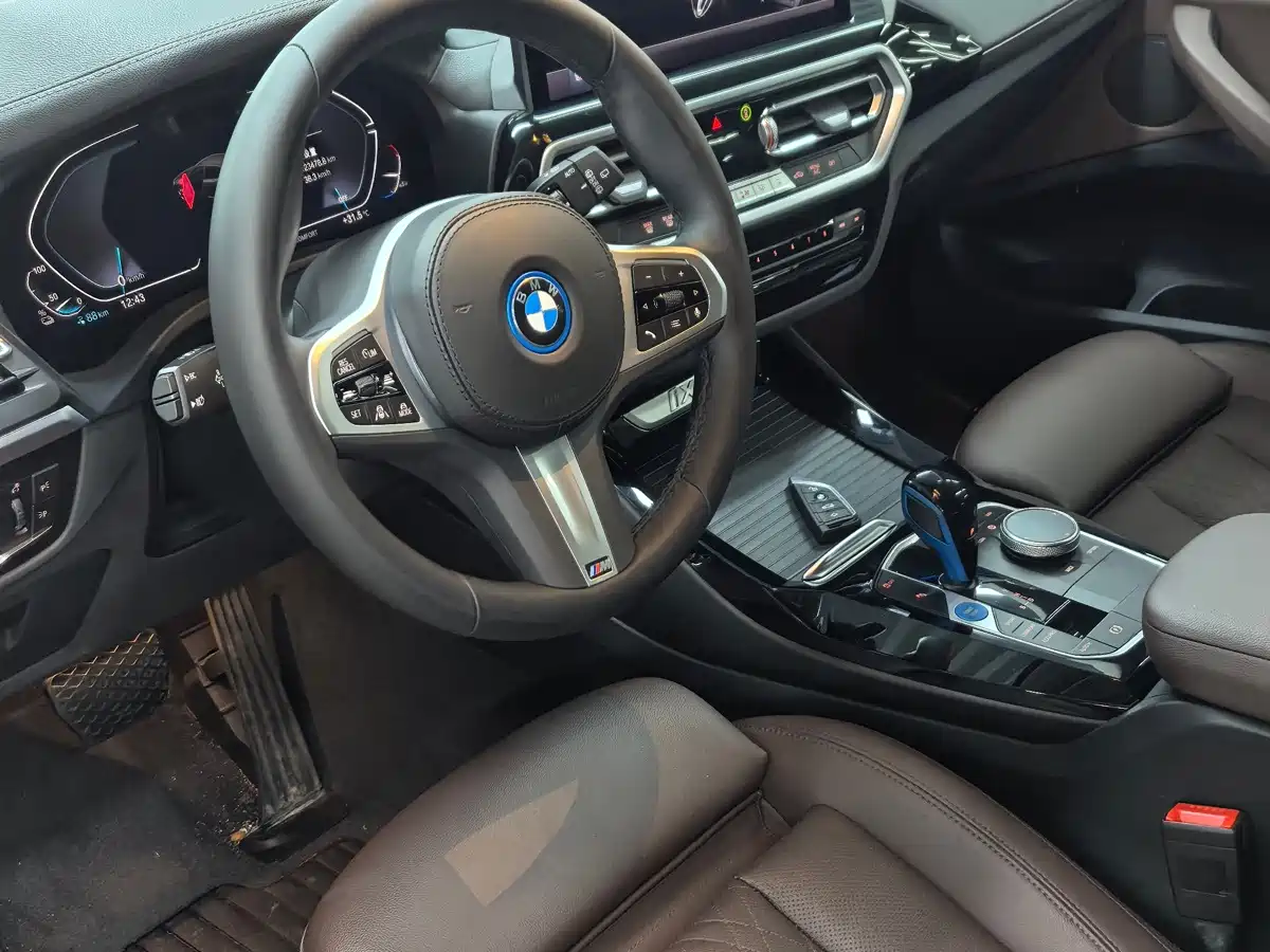 Фото 4 - BMW iX3
