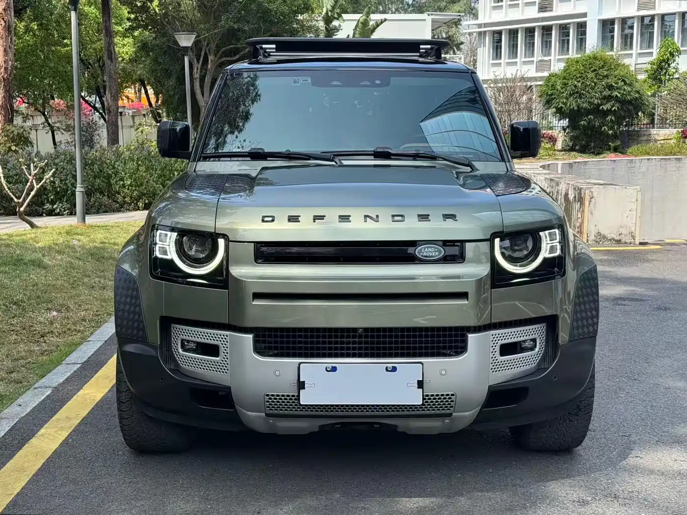 LAND ROVER DEFENDER