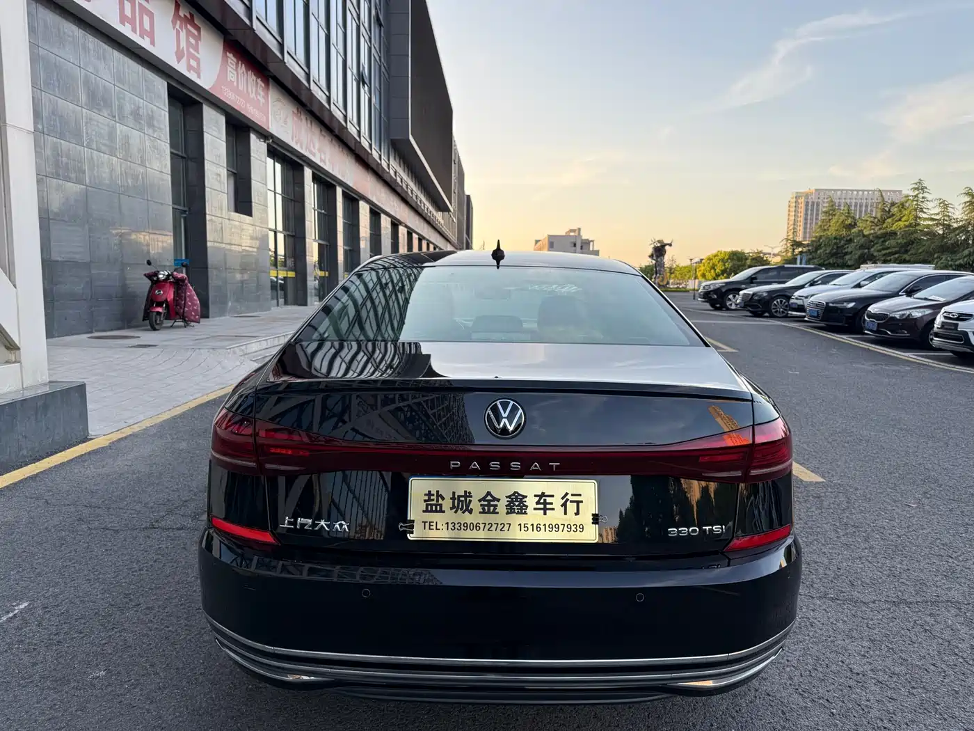 Volkswagen Passat 2022 330TSI Starlight Luxury Edition фото 19