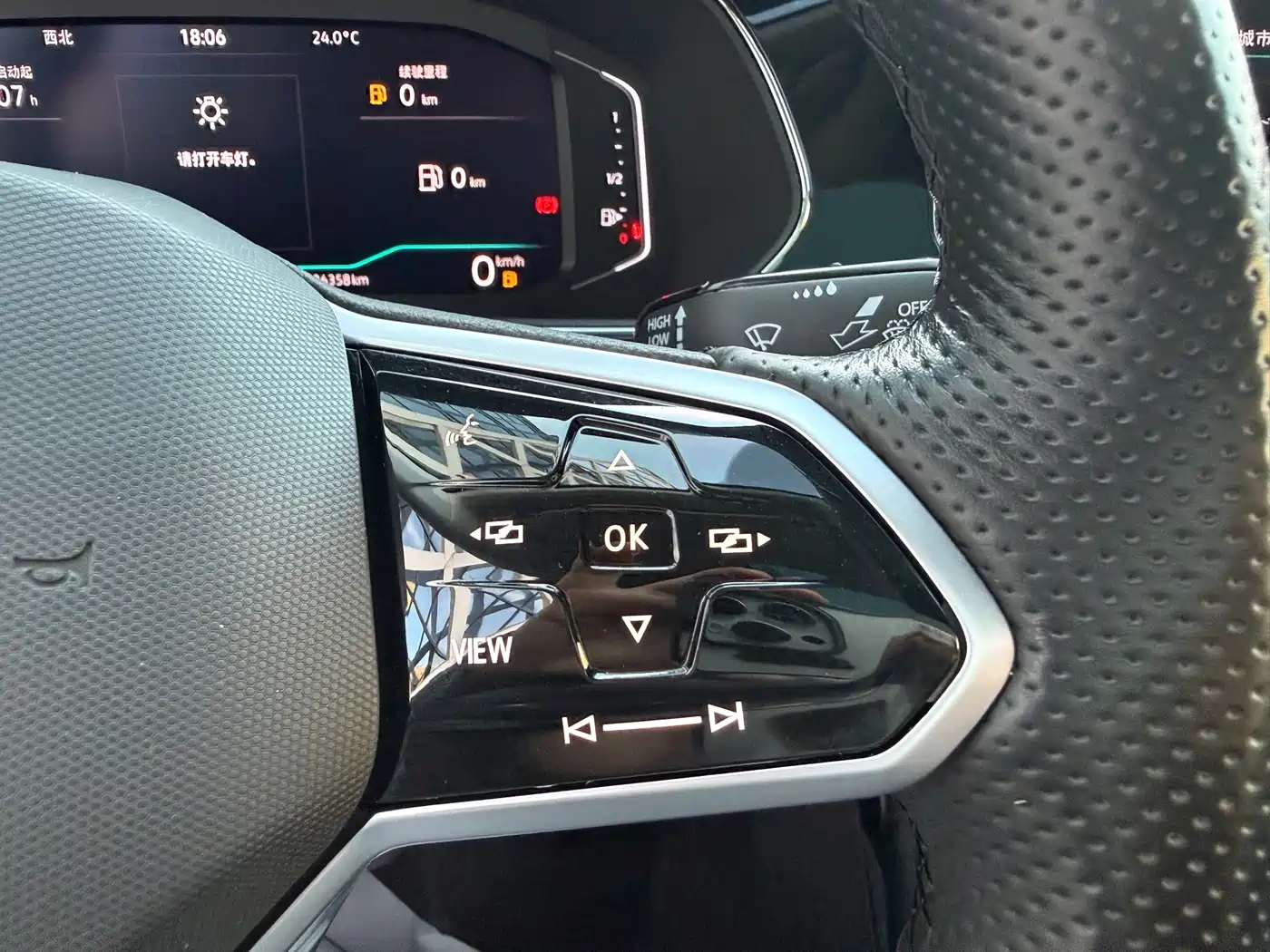 Volkswagen Passat 2022 330TSI Starlight Luxury Edition фото 13