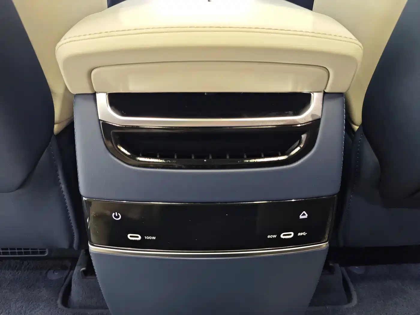 ZEEKR 009 2025 2024 6-seat Executive AWD 108kWh