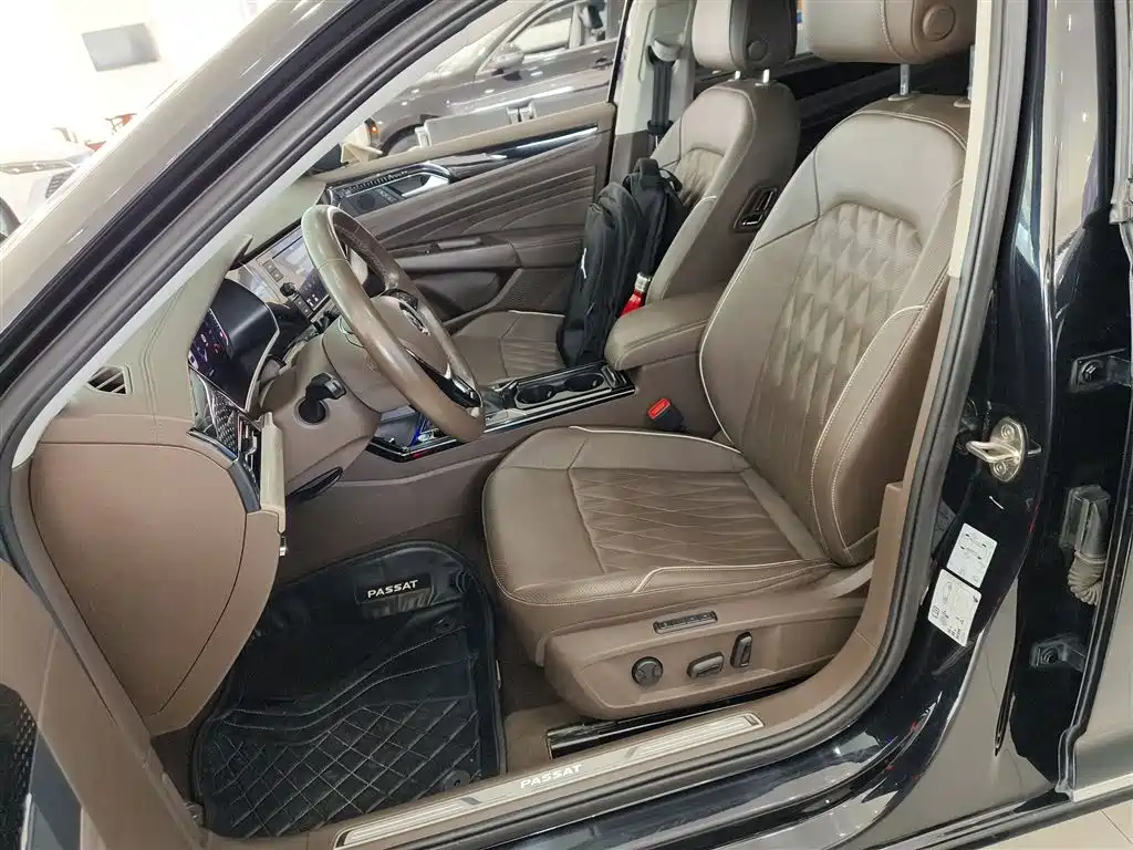 Volkswagen Passat 2019 330TSI Luxury Edition China VI фото 11