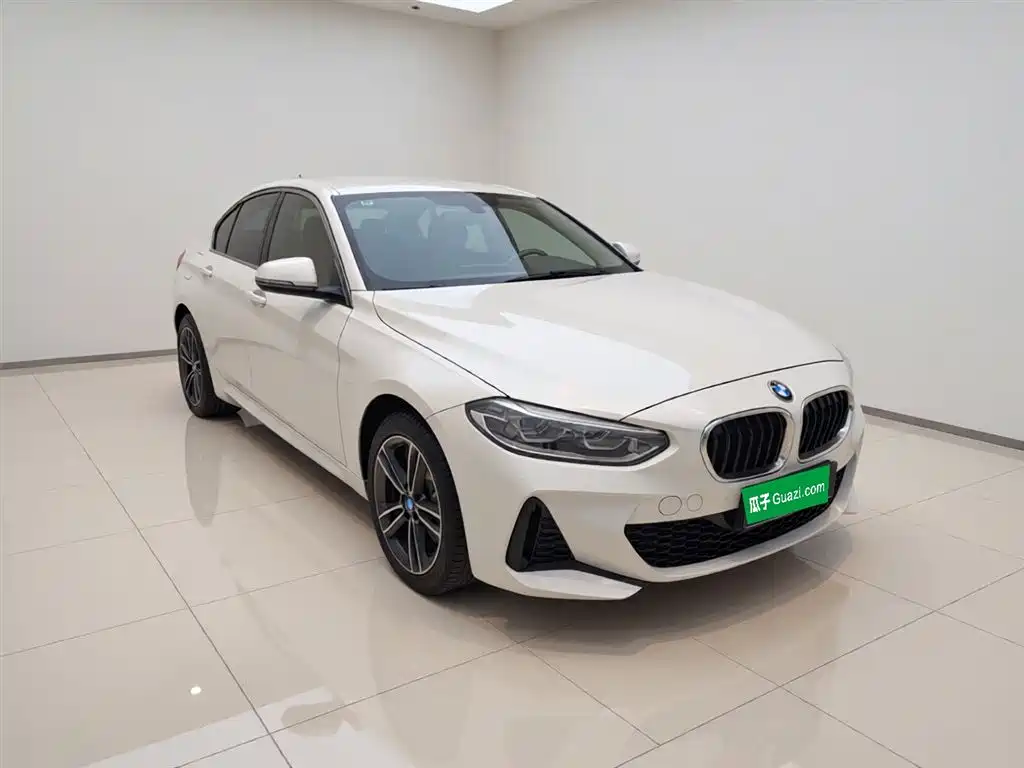 BMW 1 Series 2021 120i M Sport фото 4