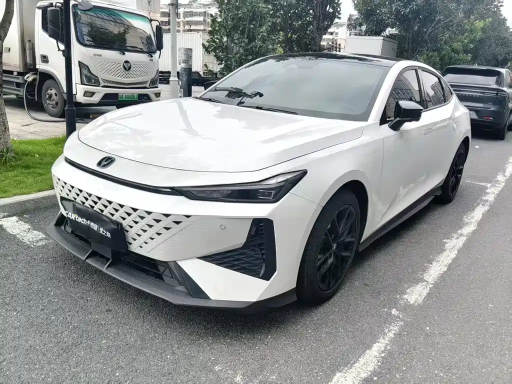 Changan UNI-V 2025 2024 1.5T Deluxe