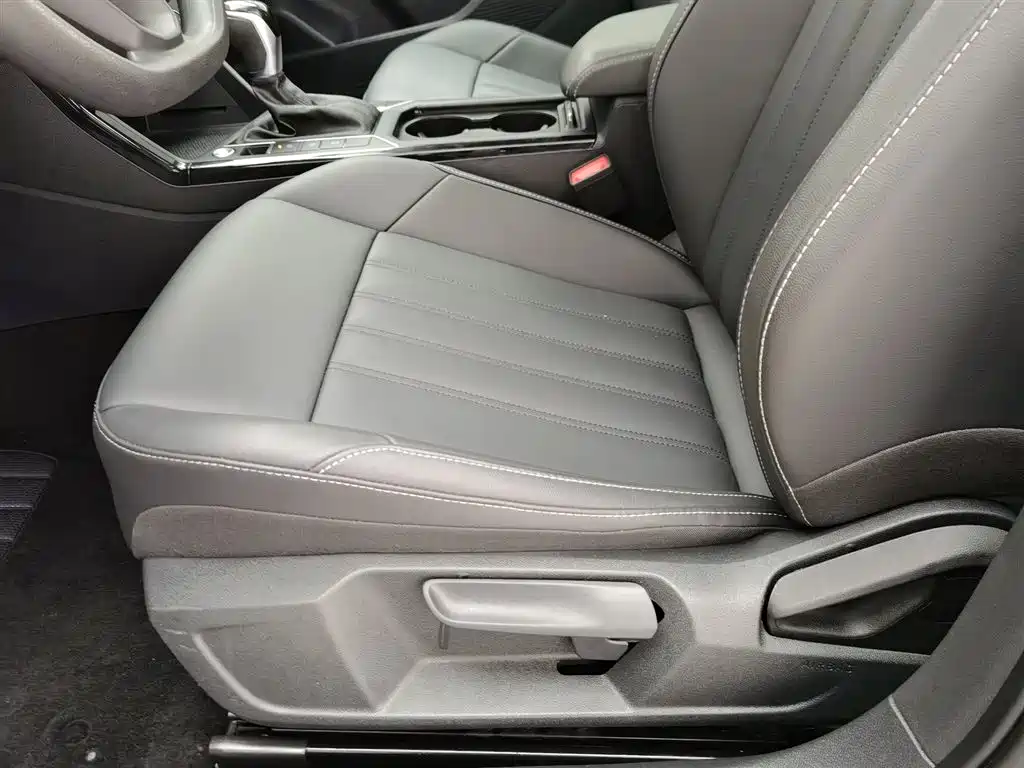 Volkswagen Passat 2023 Facelift 280TSI Business Edition фото 20