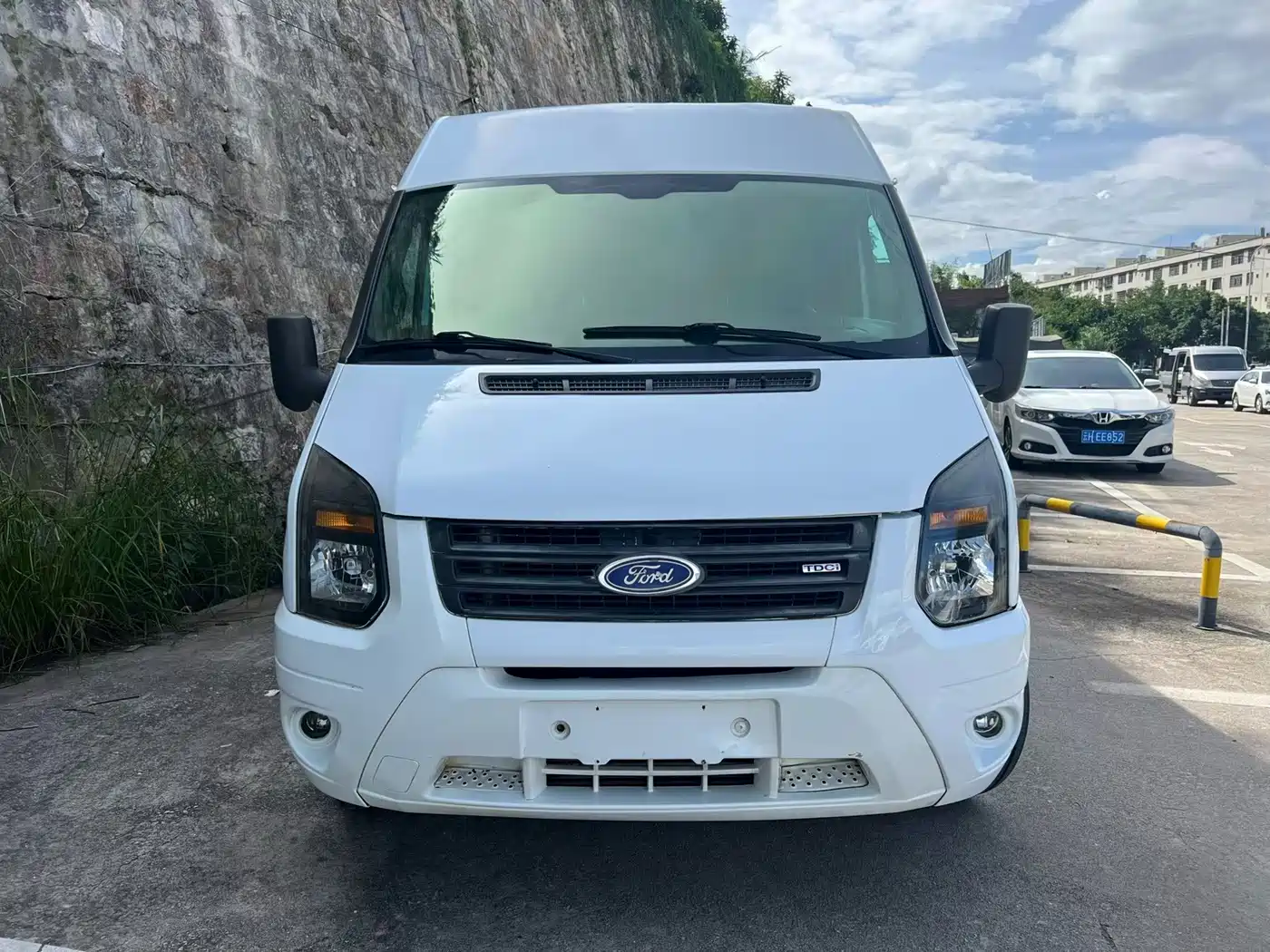 Ford New Generation Transit 2017 2016 Model 2.2T Short Wheelbase 6-Seater Mid-Roof Multi-Purpose Vehicle