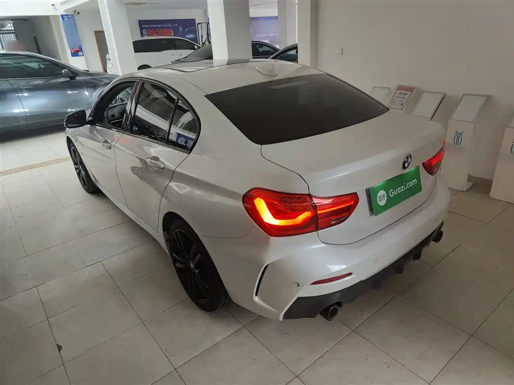BMW 1 Series 2021 125i M Sport Black Night Edition фото 23