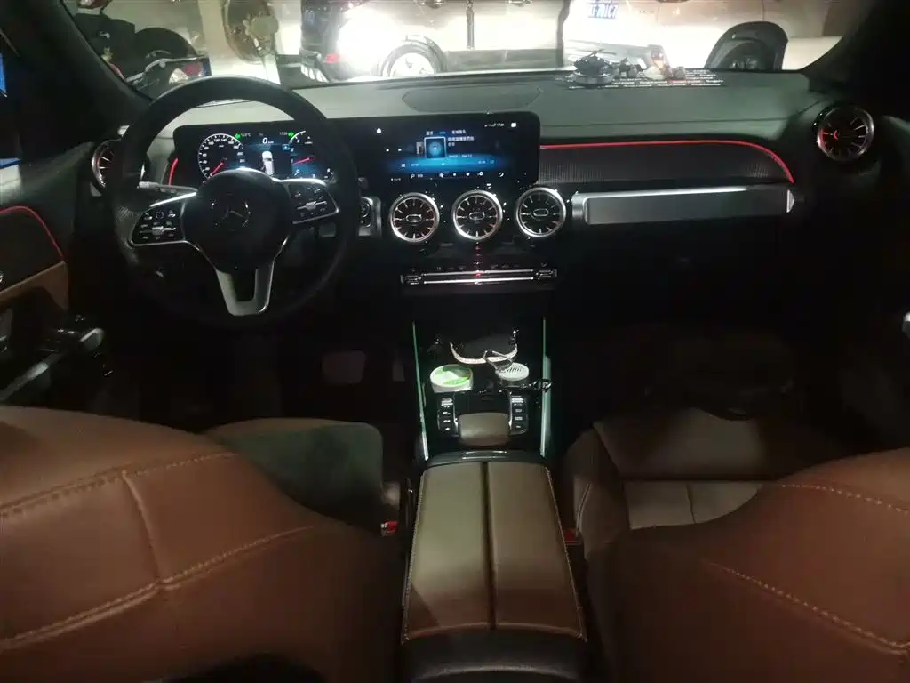 MERCEDES-BENZ GLB