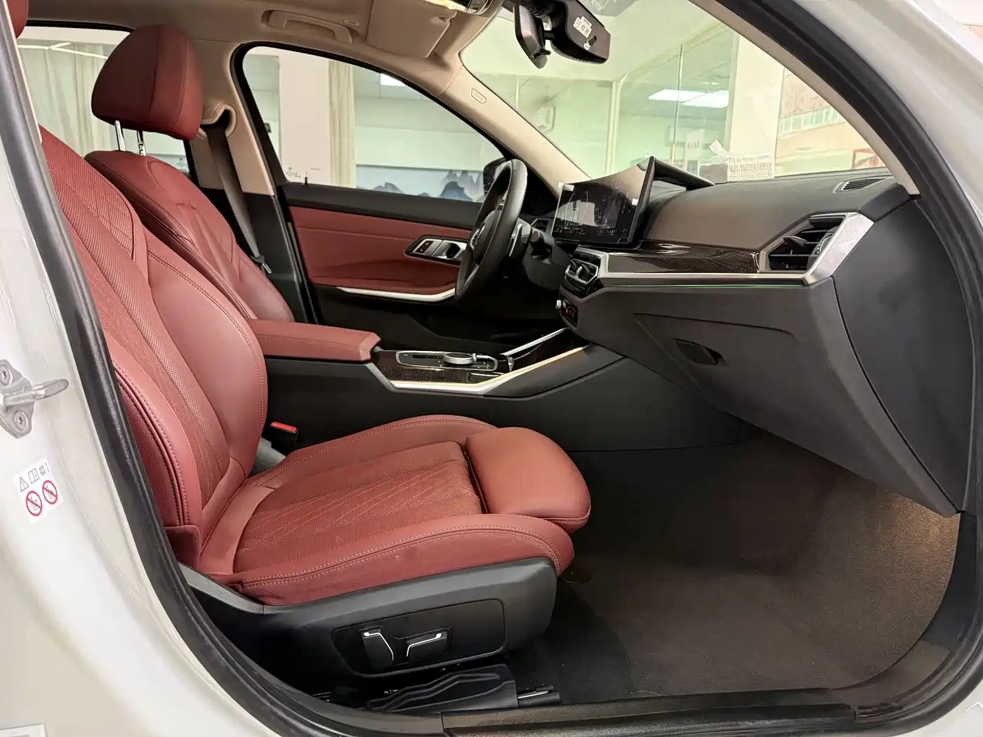 BMW 3 Series 2024 325Li M Sport Package фото 18